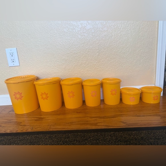 VTG MCM yellow/orange pink starburst Tupperware complete set excellent condition